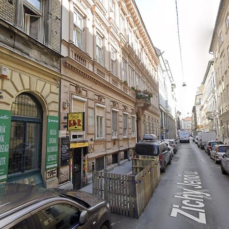 Free Parking Basilica Rob'S Home - Ac, Wi-Fi, Smart Tv Budapest Exterior photo