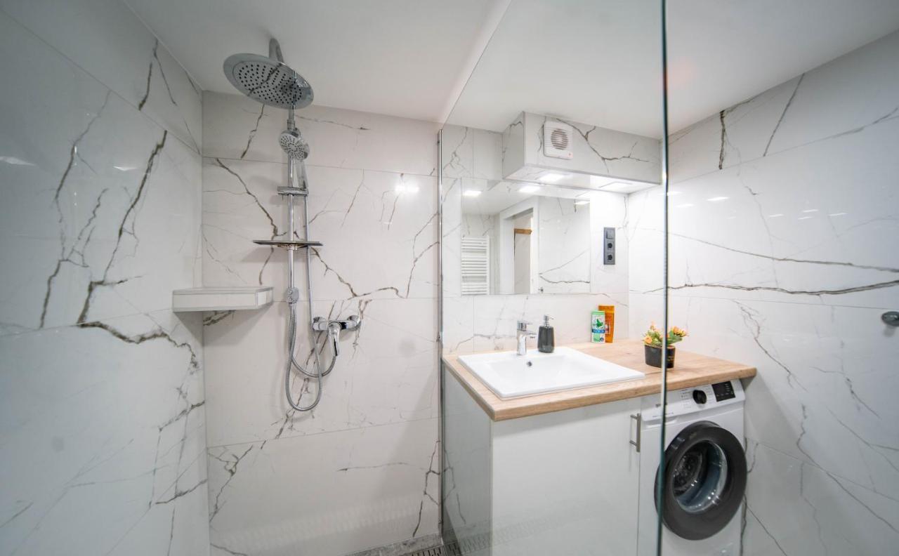 Free Parking Basilica Rob'S Home - Ac, Wi-Fi, Smart Tv Budapest Exterior photo