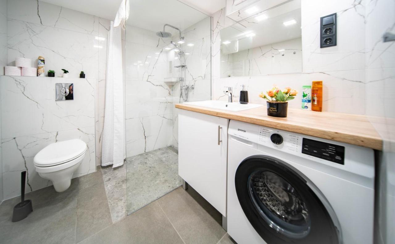 Free Parking Basilica Rob'S Home - Ac, Wi-Fi, Smart Tv Budapest Exterior photo