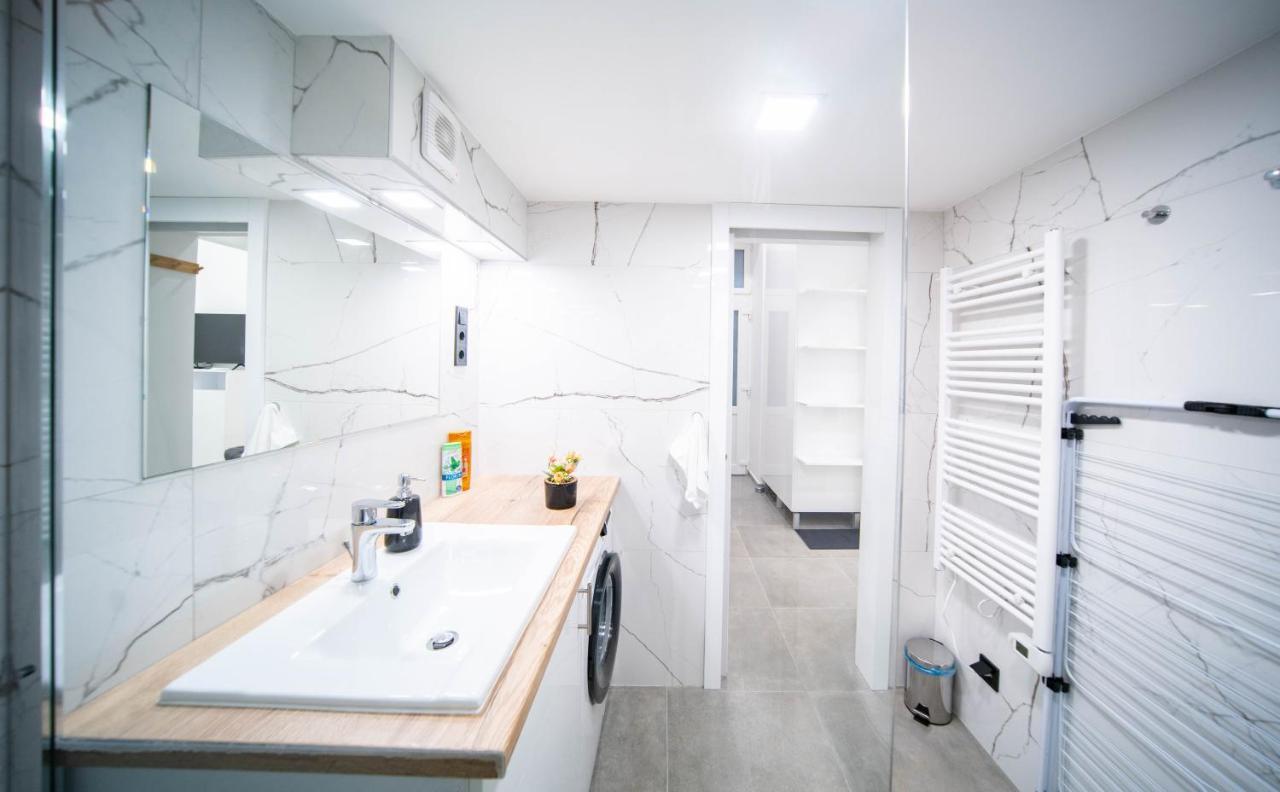 Free Parking Basilica Rob'S Home - Ac, Wi-Fi, Smart Tv Budapest Exterior photo